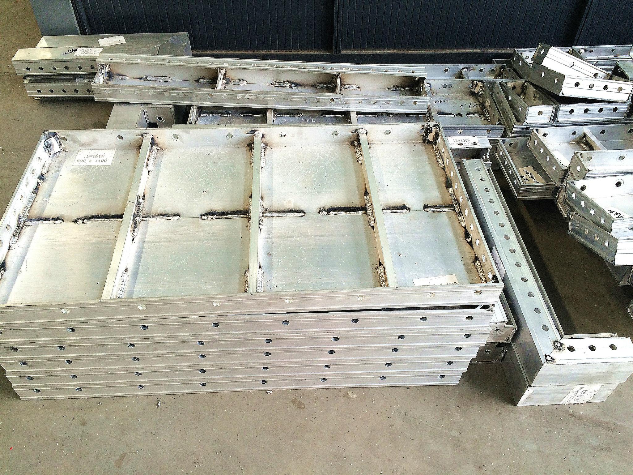 1.高分子材料的共混与复合 2.涉及材料功能化及结构与性能的研究； 高分子热稳定剂的研发