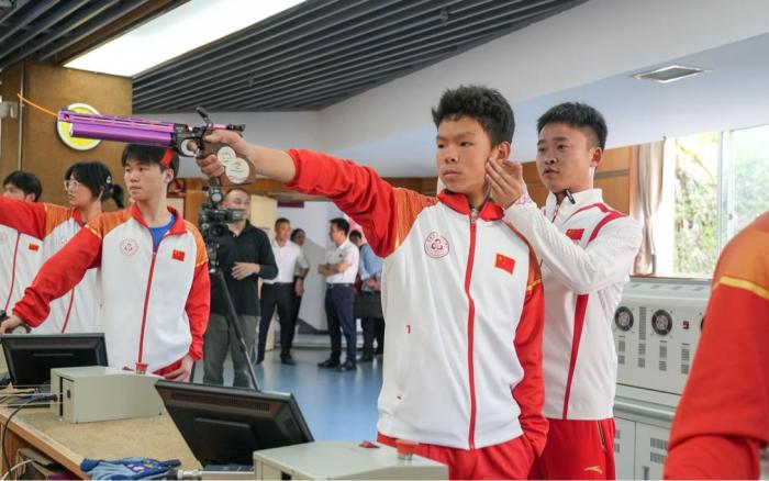 2024年中国国家队公益服务大行动重庆站在凤鸣山