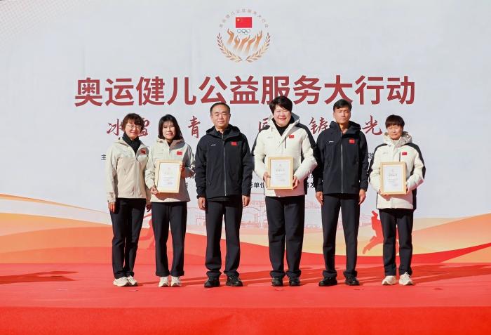 三位体坛名将现身阿勒泰助力奥运健儿公益服务