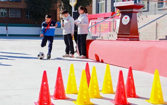 三位体坛名将现身阿勒泰助力奥运健儿公益服务