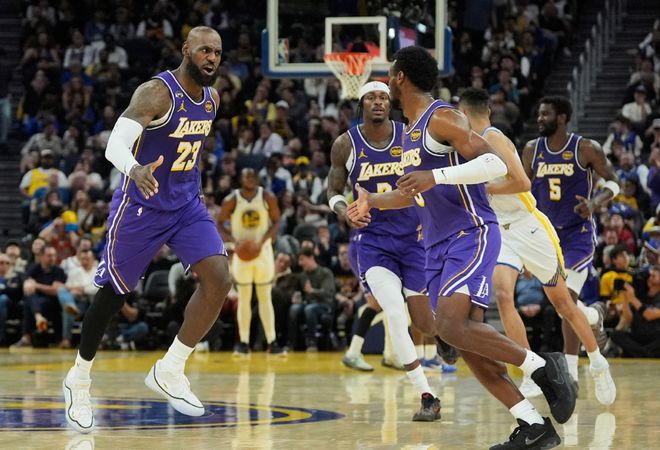 湖人核心伤缺冲击季后赛排名 掘金火箭争夺西部