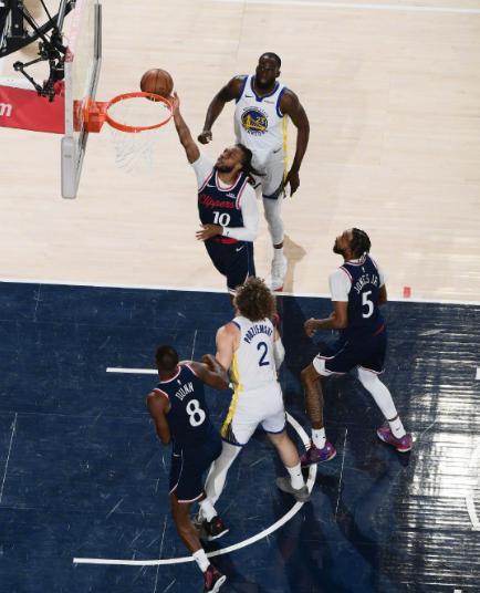 莱昂纳德高开低走快船主场惨败勇士无缘季后赛