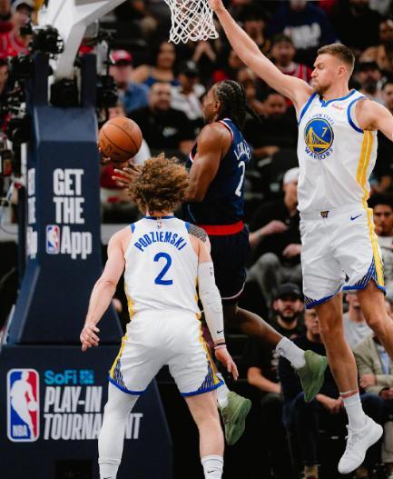 莱昂纳德高开低走快船主场惨败勇士无缘季后赛