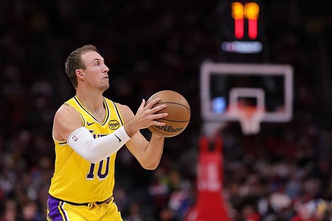 卢克·肯纳德：季后赛关键角色与湖人命运紧密相