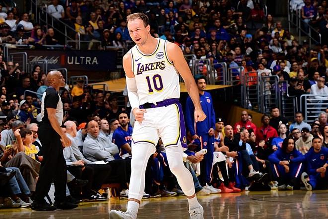 卢克·肯纳德：季后赛关键角色与湖人命运紧密相