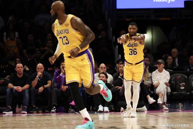 湖人双杀火箭杜兰特失误成关键 火箭传接球失误