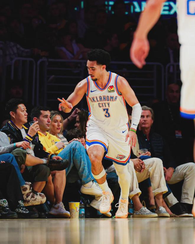 雷霆4-0横扫湖人，亚历山大砍25+8助引领大胜